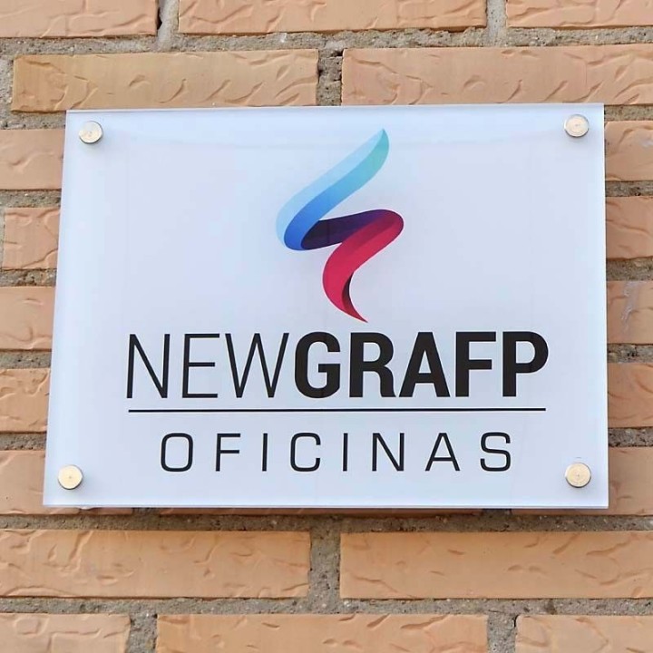 Placa de metacrilato personalizada | Newgrafponline